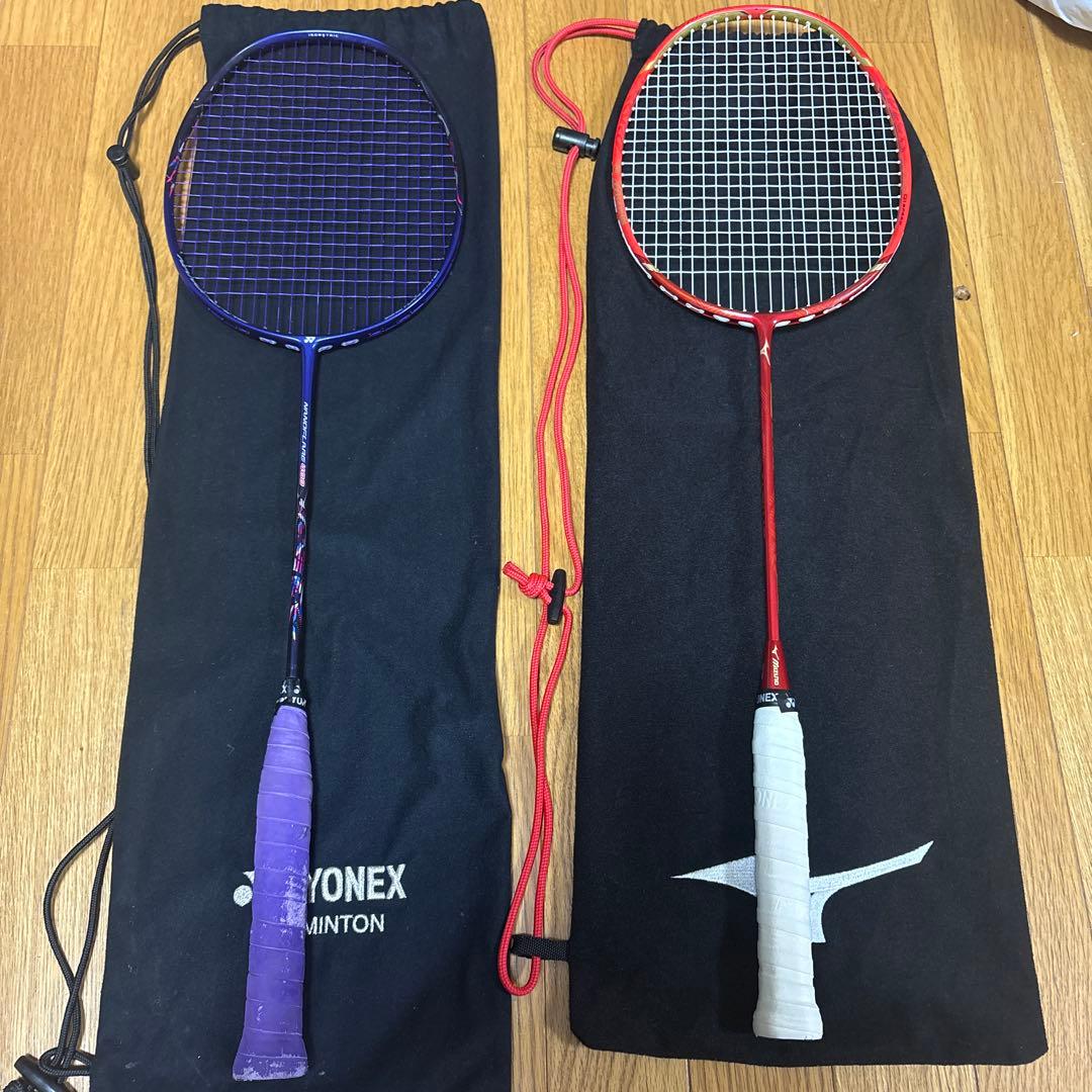 右ミズノ/ALTIUS01SPEED 左YONEX/NANOFLARE 400