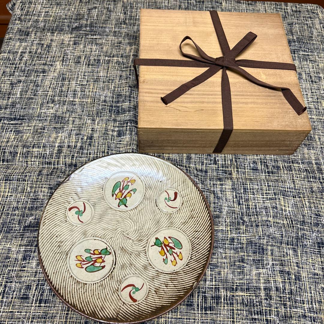 人間国宝　島岡達三　象嵌赤絵草花文皿