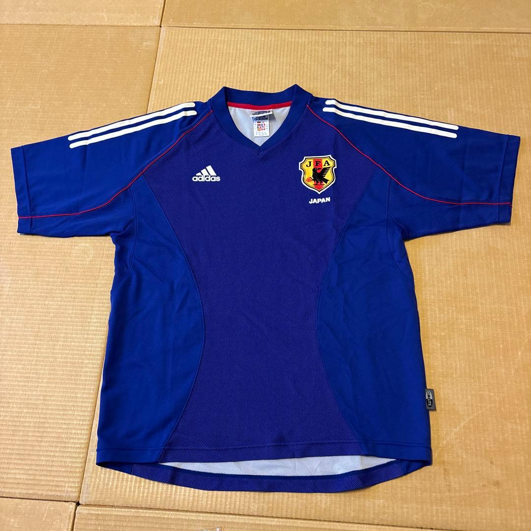 FIFAワールドカップユニフォーム2枚（ピンバッチ付き）