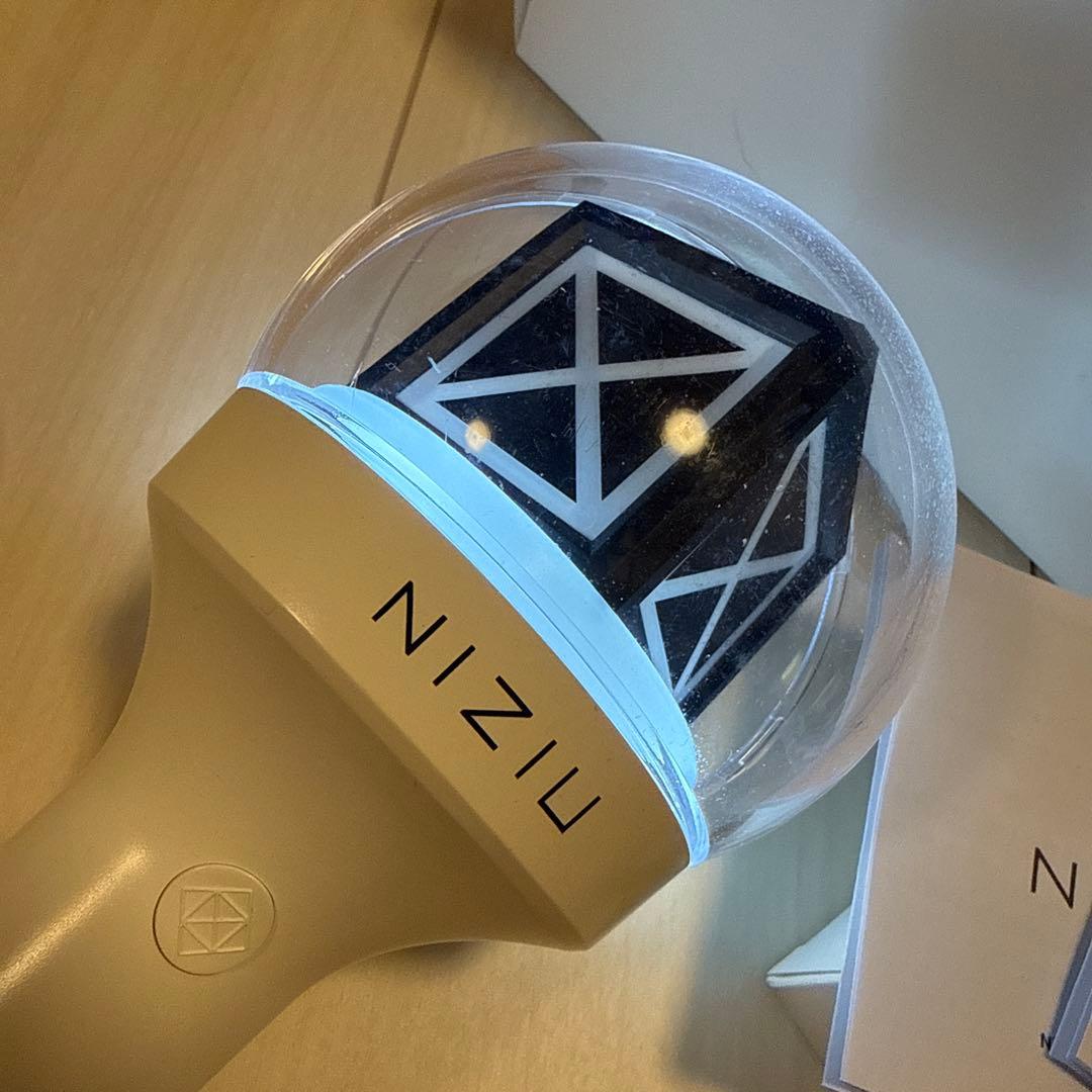 【匿名配送】 NiziU ペンライト LIGHT STICK ②