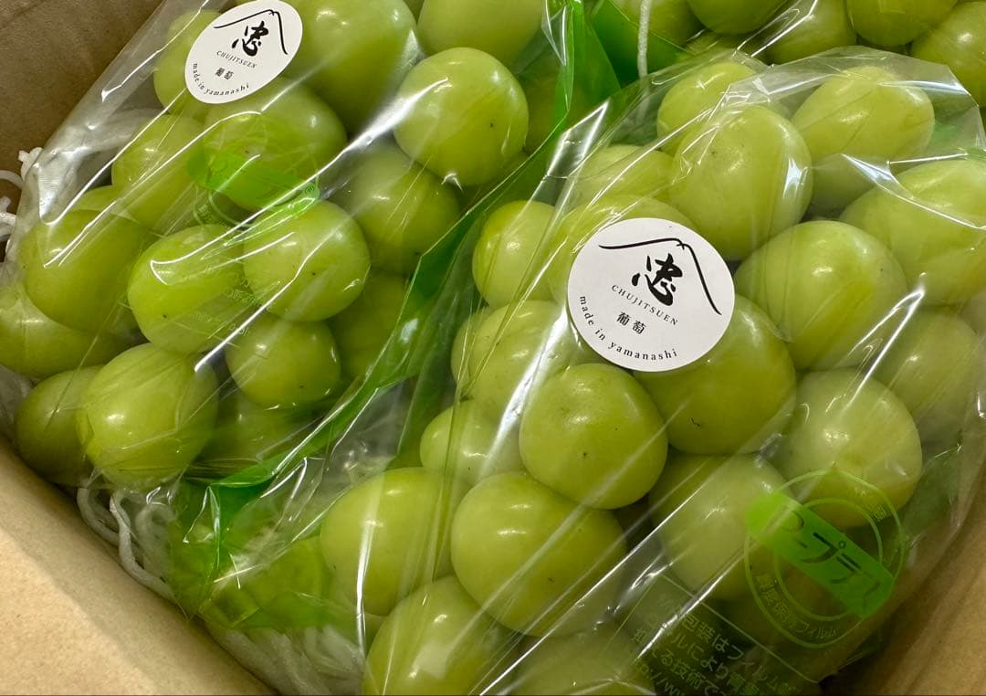 りんりん　巨大 大粒プレミアムシャインマスカット　4房　送料無料