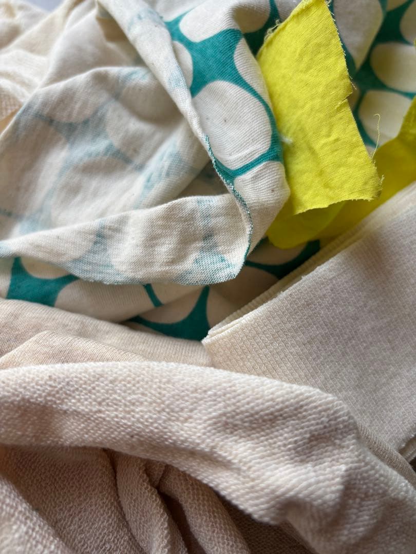 薄手のニット生地