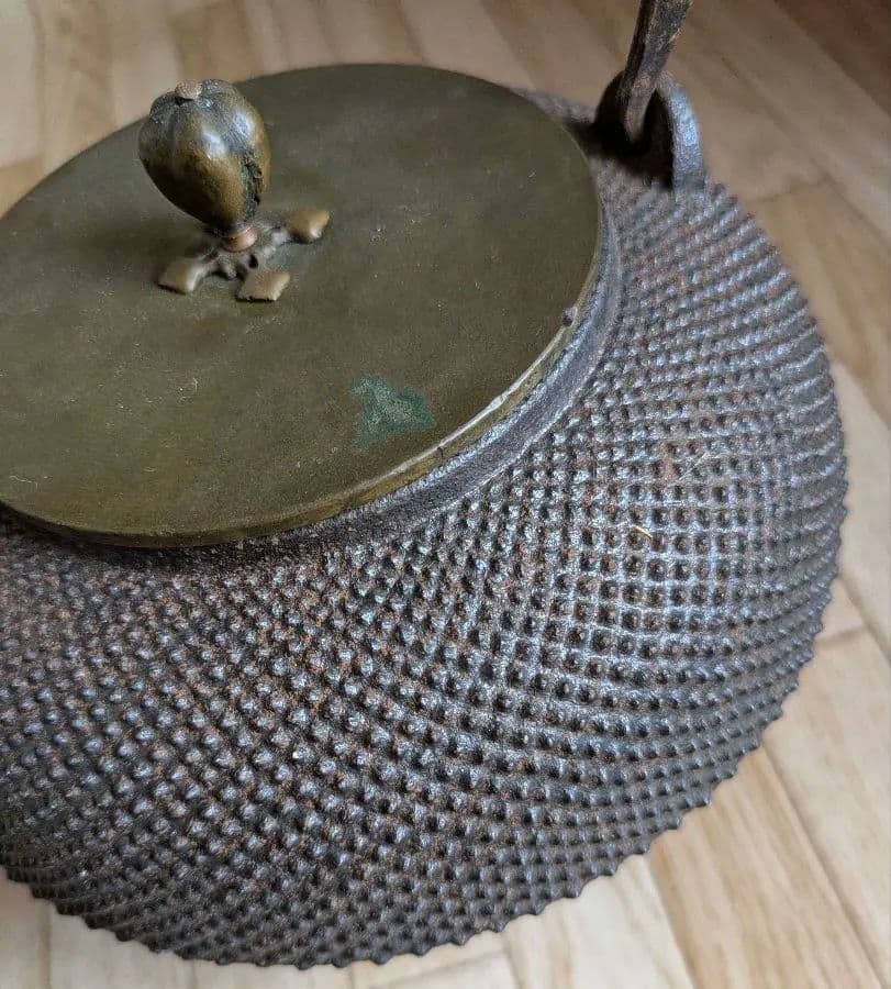 鋳鉄製　鉄瓶　龍文堂造　送料無料