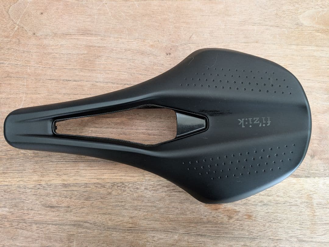 fi’zi:k フィジーク Tempo Argo R3サドル 150mm