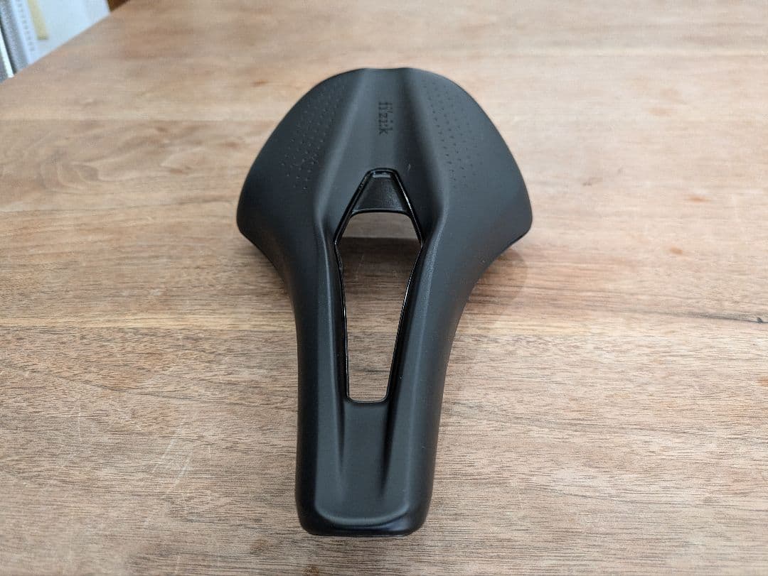 fi’zi:k フィジーク Tempo Argo R3サドル 150mm