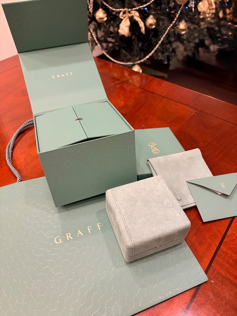 Graff 空箱のみ（ネックレス）　リニューアル後　新作