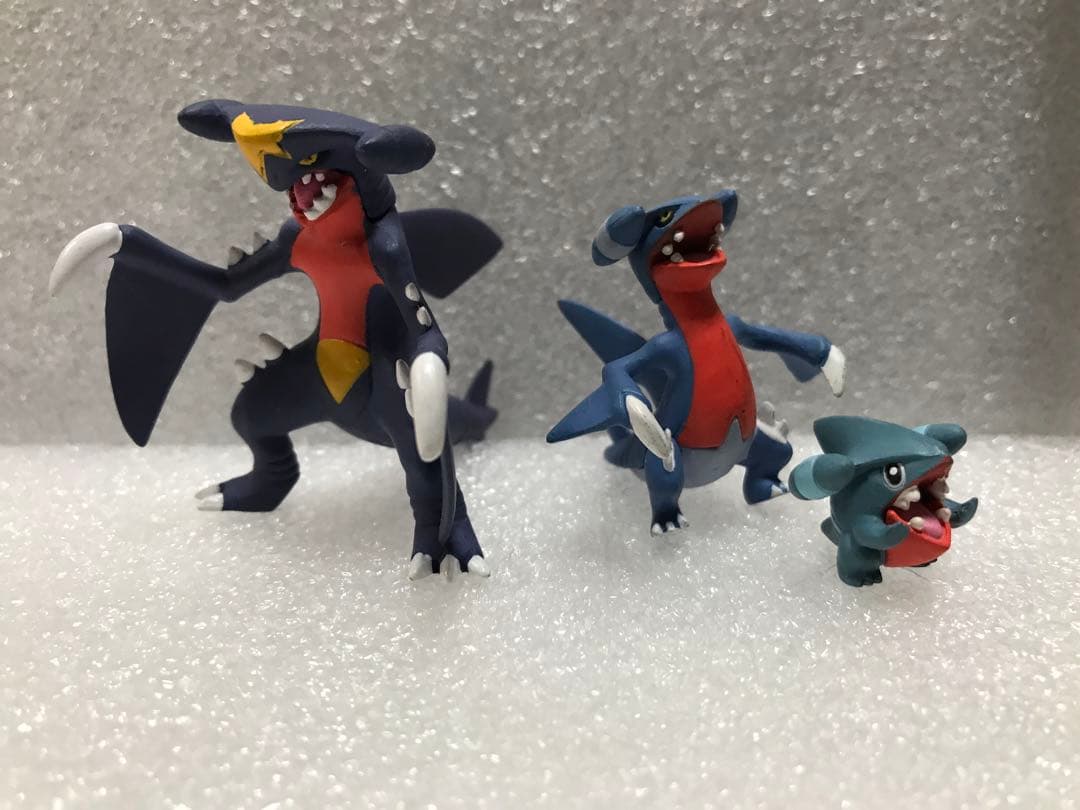 ガブリアスセット　立体ポケモン図鑑