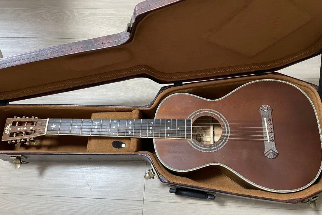 Washburn アコースティックギター ハードケース付き　つるの剛士サイン入り