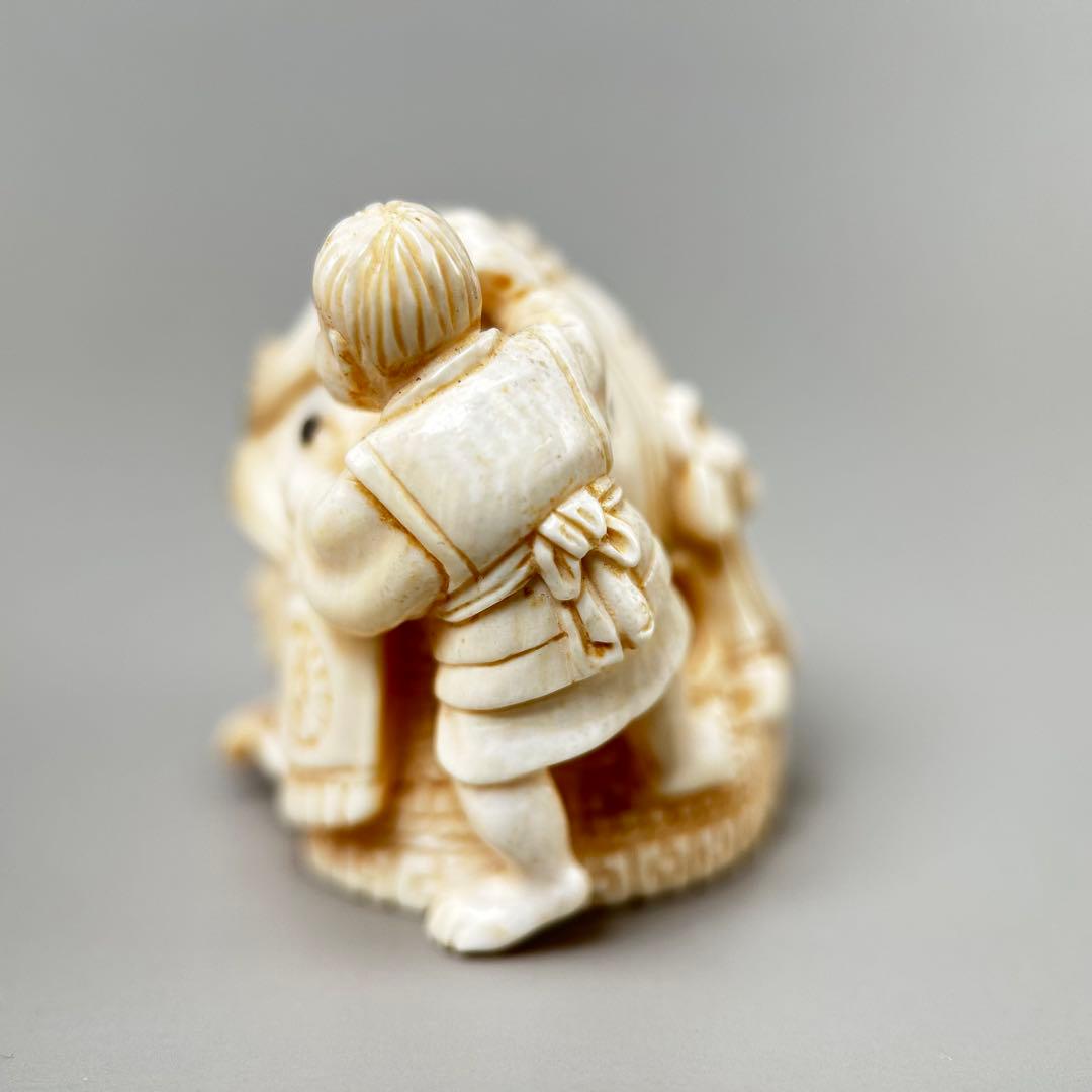 極上　根付　天然素材アンティーク骨董　飾り物古美術置物細密細工