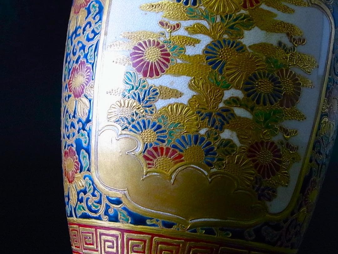 【 E878 】 超別格品　明治期本筋最高峰の献上薩摩焼　超細密盛上金彩絵付水指