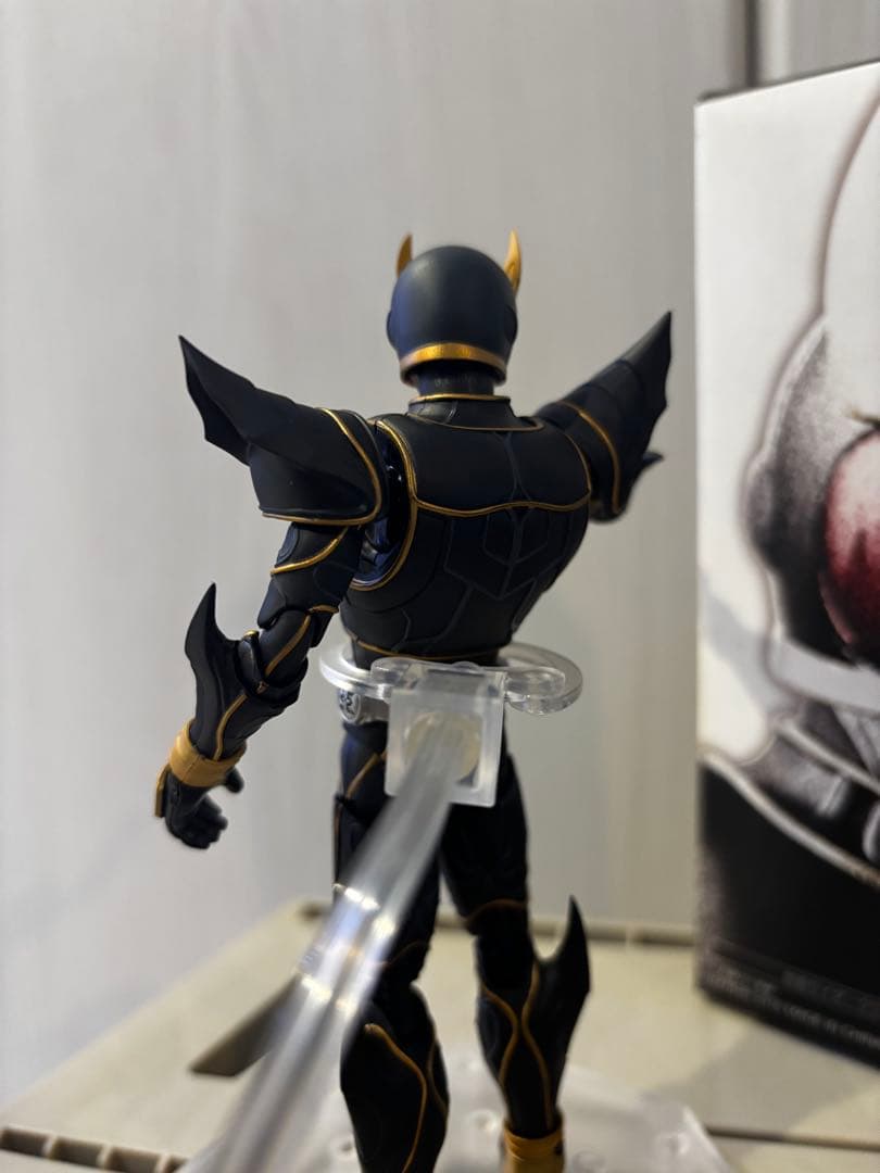 フィギュアーツ　真骨彫仮面ライダークウガ　アルティメットフォーム
