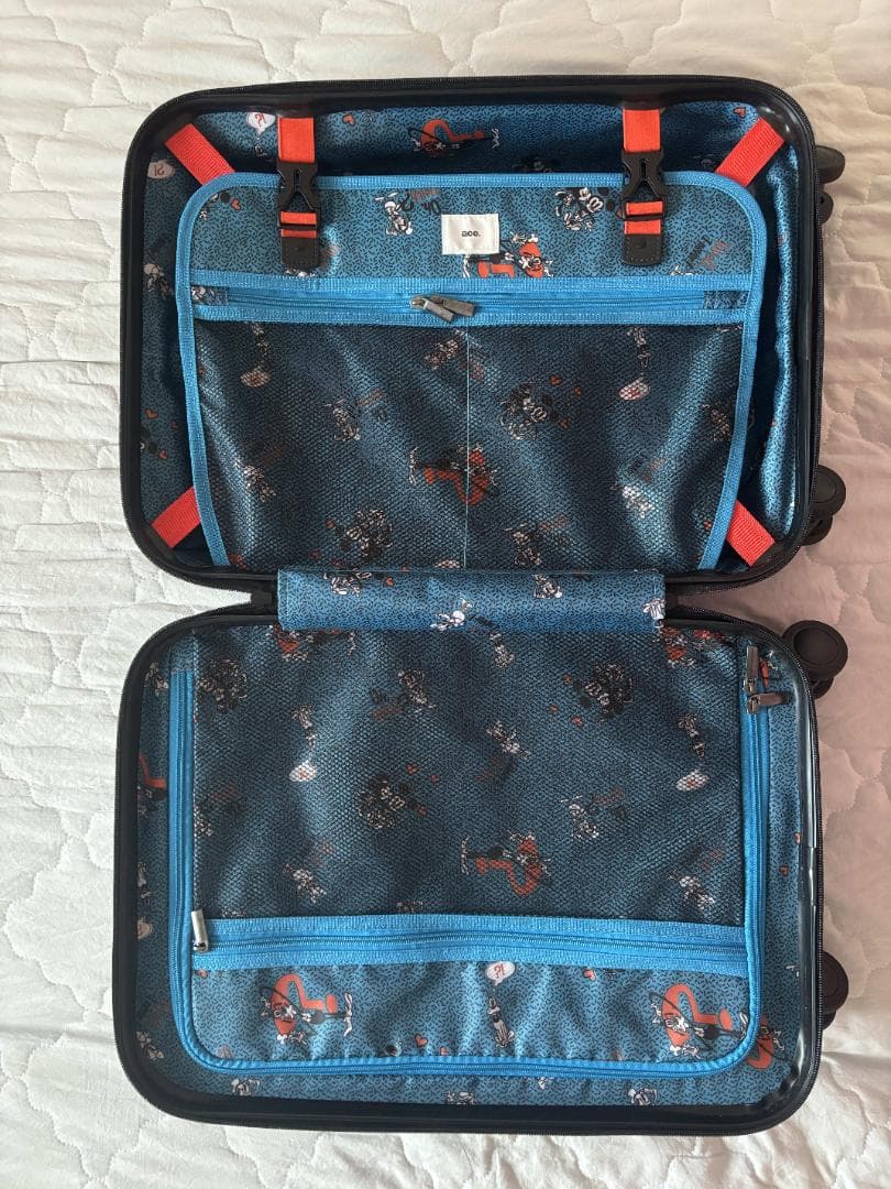 エース　ディズニー“ミッキー＆フレンズ”グラフィカルスーツケースとおまけ付き