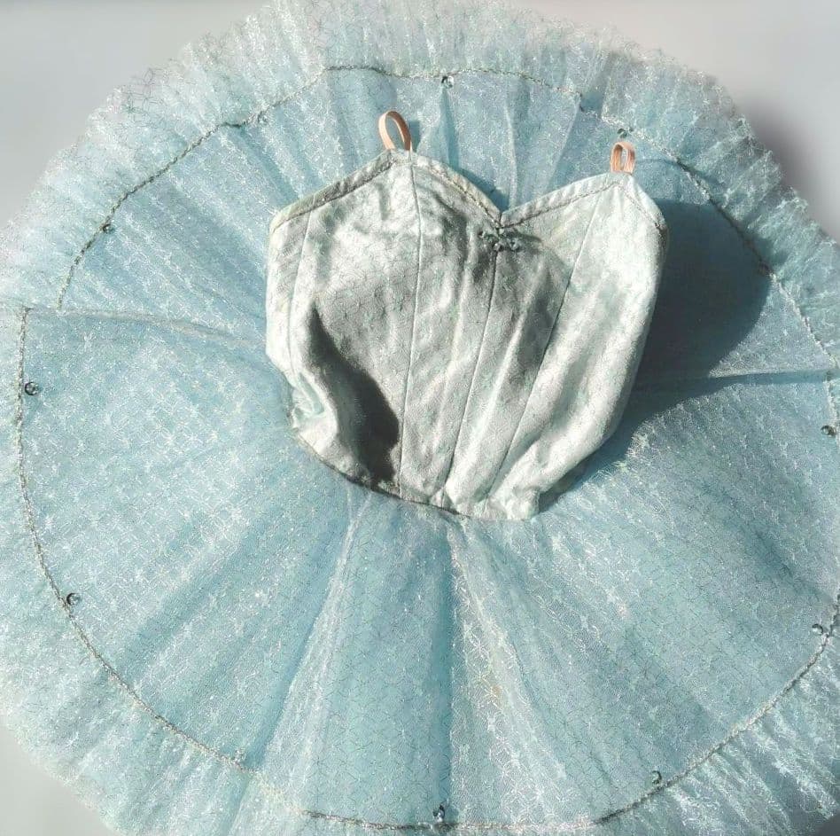バレエ　2着まとめチュチュ　水色シルバーレース　袖、冠付　小学校3年生