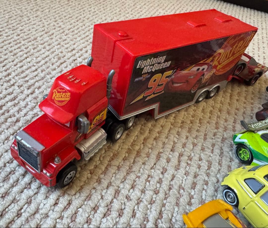 カーズ ミニカーセット トレーラー付き