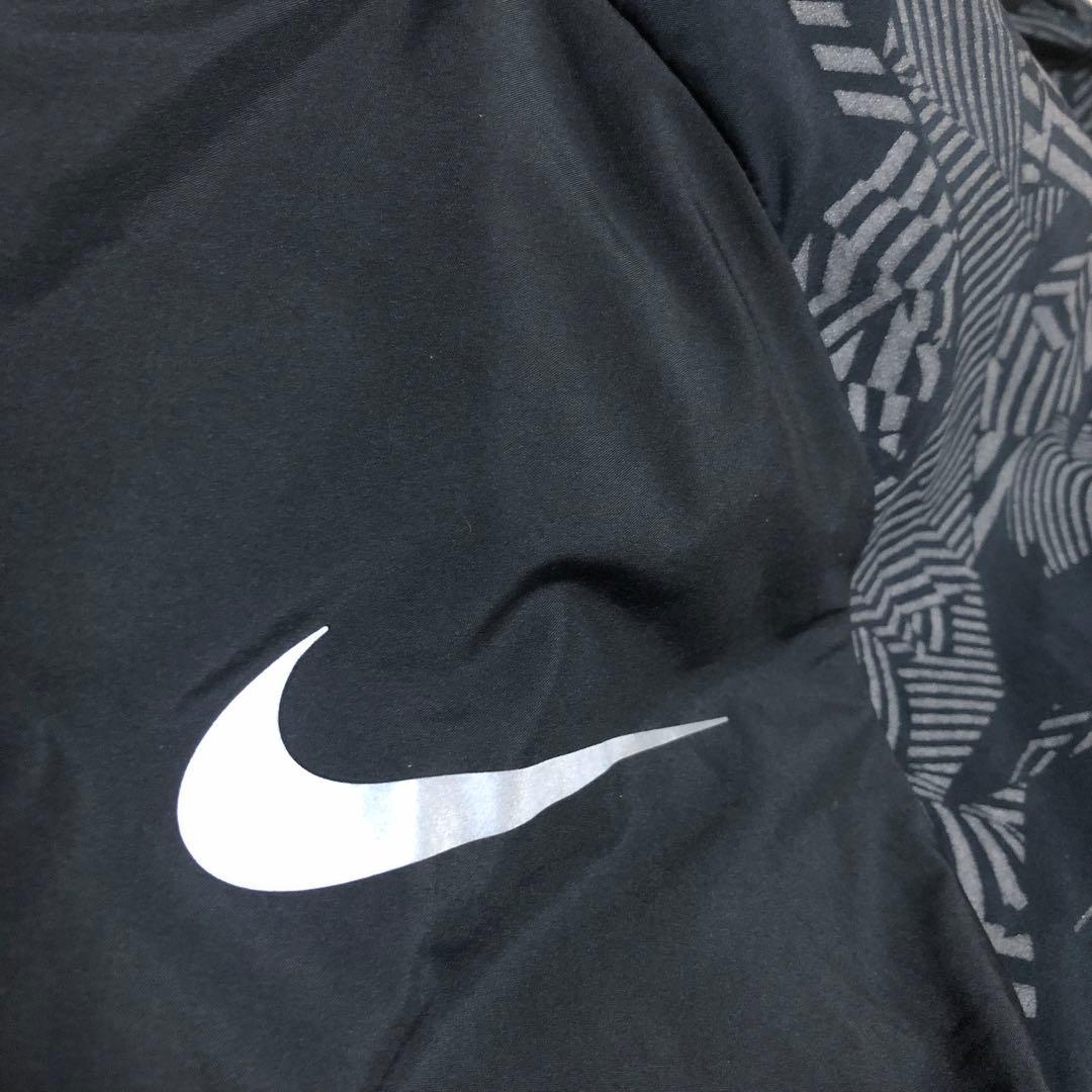 ナイキ エッセンシャル フラッシュ フーディ リフレクティブジャケット