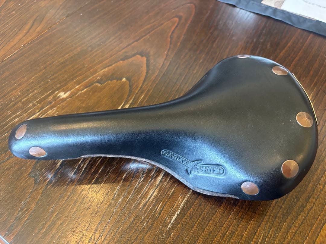 BROOKS レザーサドル 黒 銅製リベット付き SWIFT Chrome