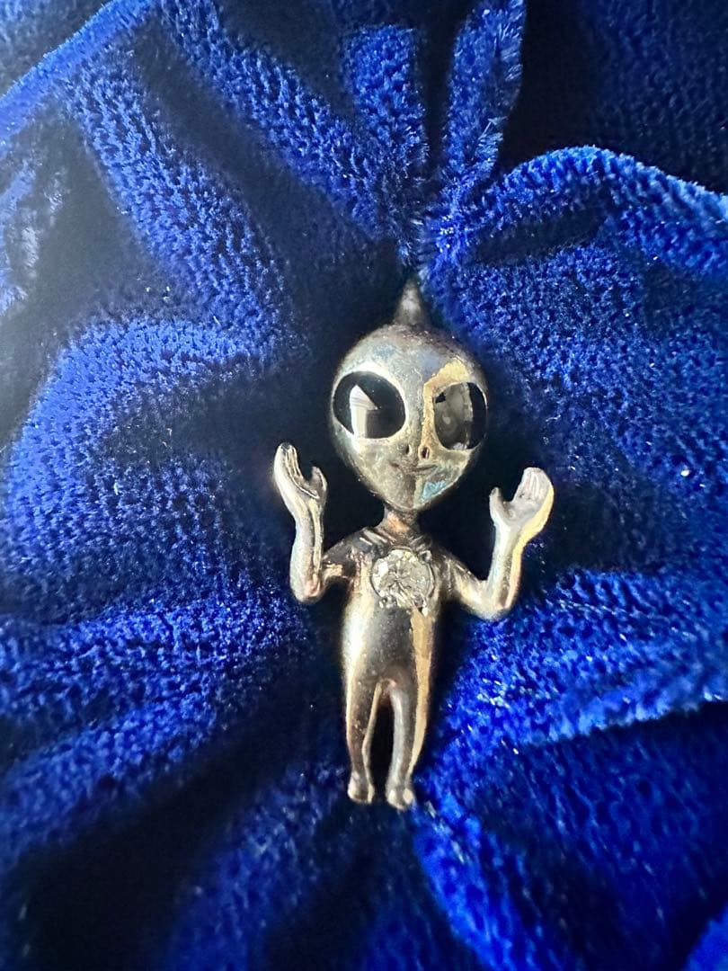 【田中貴金属製】輝け！ U.T. 宇宙人 ペンダントトップダイヤモンド0.1ct