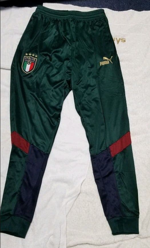 サッカー、イタリア代表のジャージ、上。サイズ海外製XL。2021年モデル