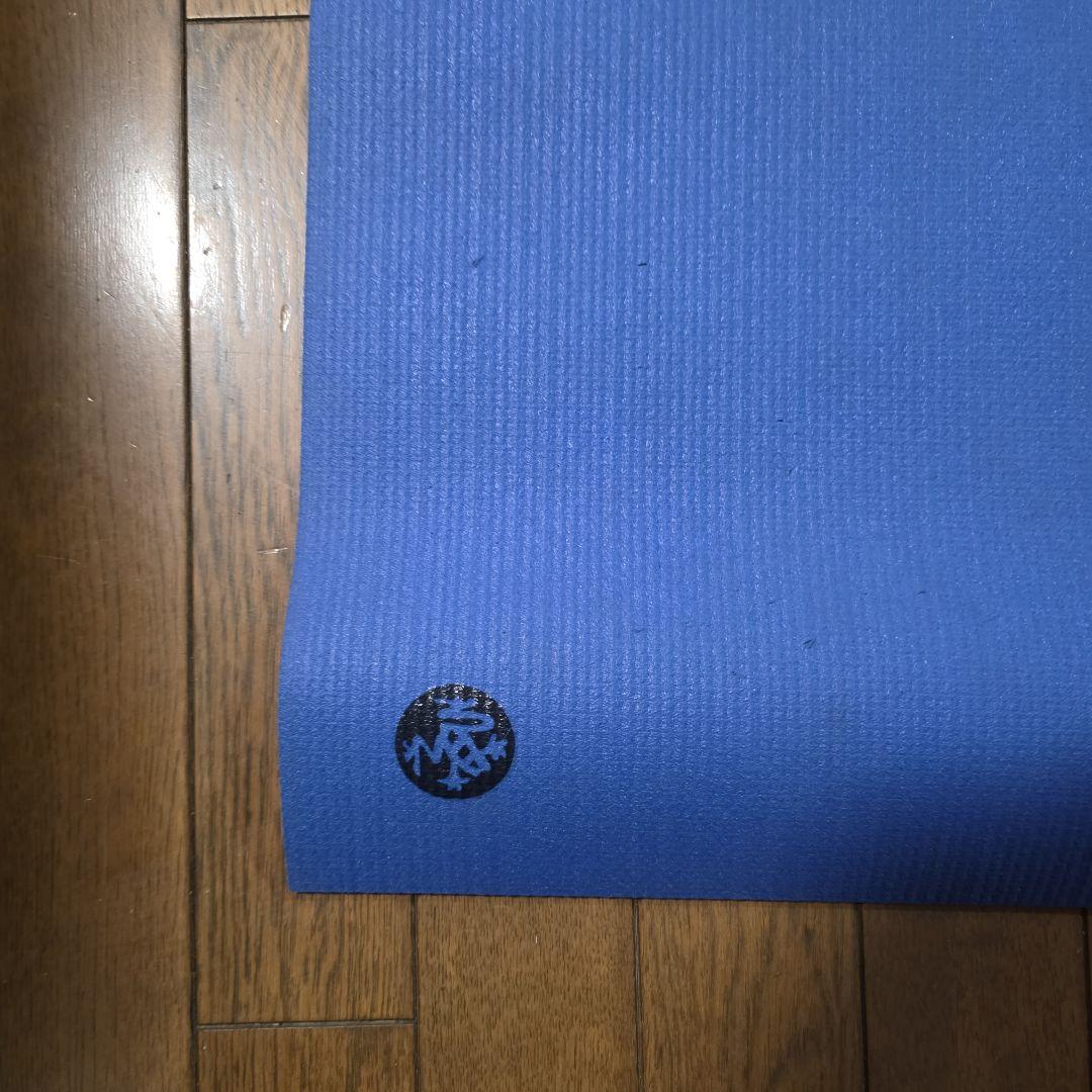Manduka マンデゥカのヨガマット、ボルスター、ストラップとブロックセット
