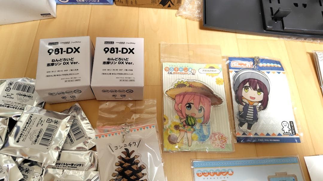 【ゆるキャン△】マグ／ポット　アクスタ　自動車ミラー　キーホルダー　缶バッジ等