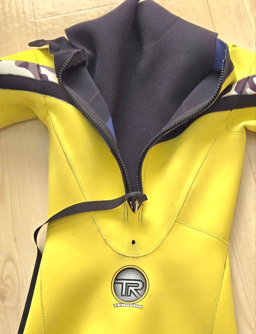 Tranche イエロー ウェットスーツ