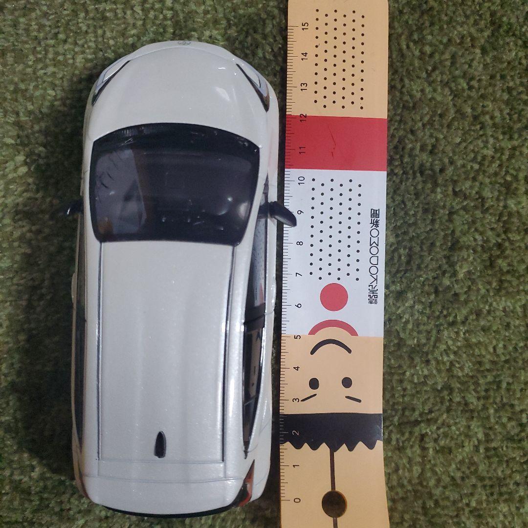 トヨタ新型 AQUA 1/30 ミニカー ホワイト