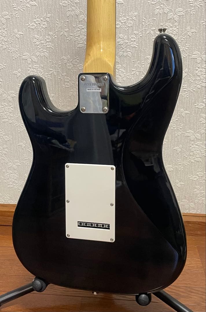 FERNANDES エレキギター ブラック ストラトキャスタータイプ