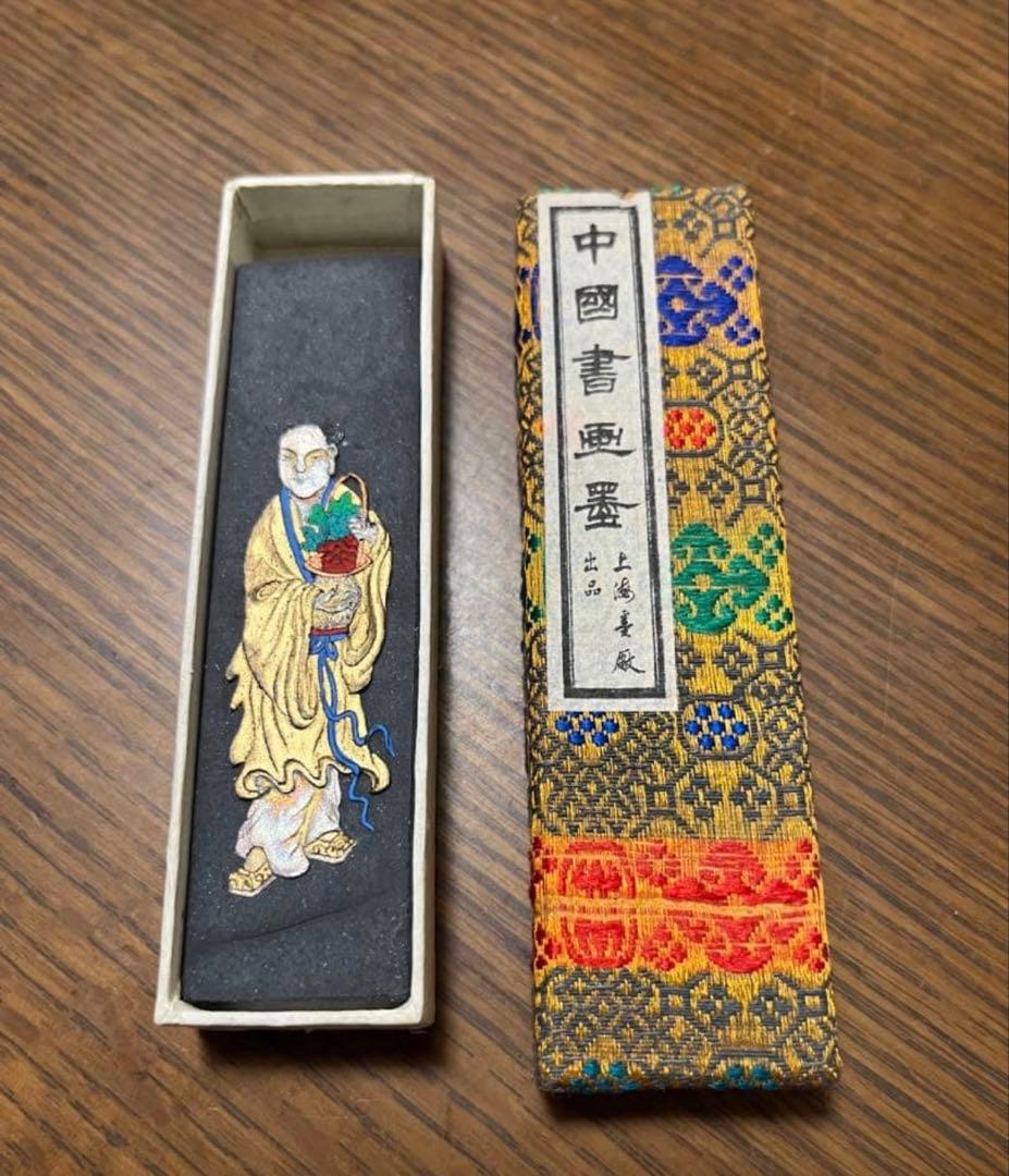 中国書画墨 閒苑攬枝 上海墨廠 銘墨 人物図 金彩 固形墨 装飾ケース付き