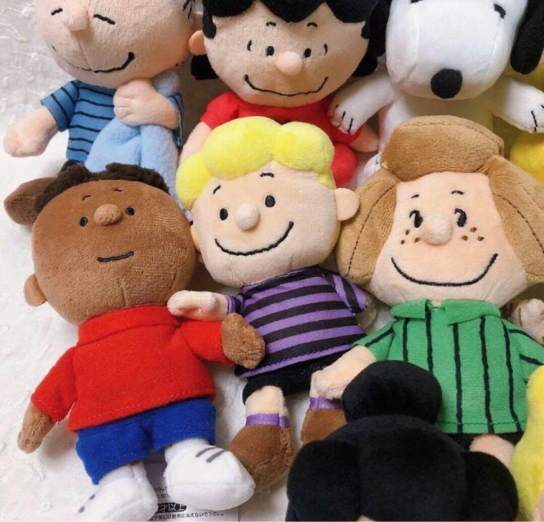 新品　ピーナッツ　スヌーピー　フレンズ　ぬいぐるみ　ソフトビーンドール