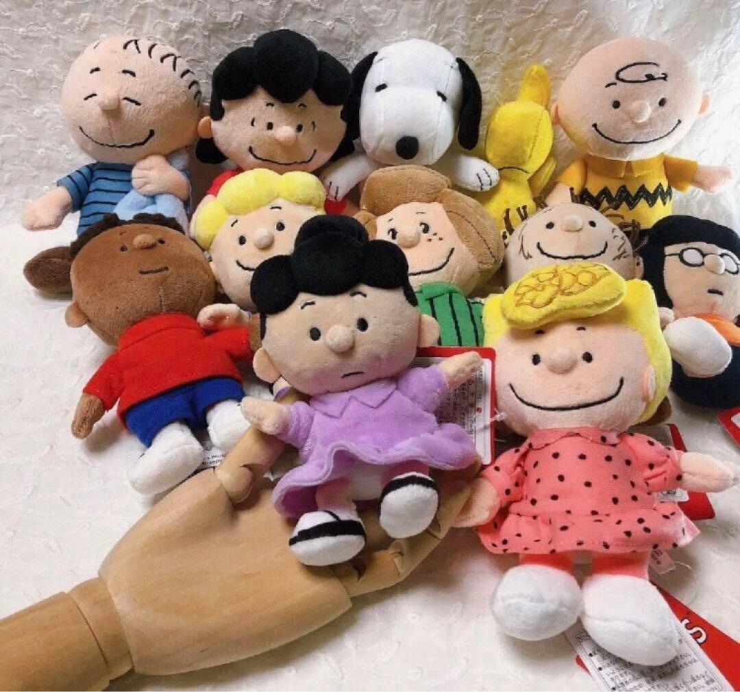 新品　ピーナッツ　スヌーピー　フレンズ　ぬいぐるみ　ソフトビーンドール