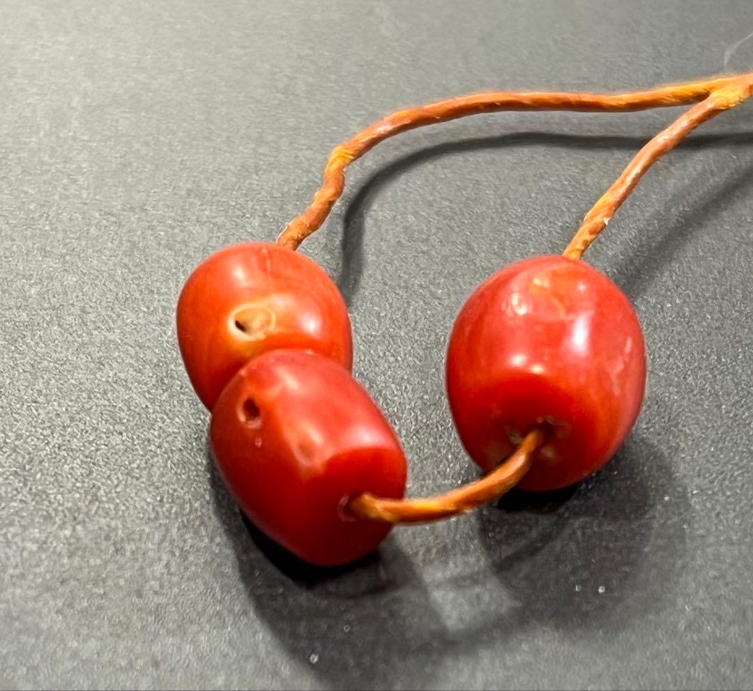 アンティーク　チベット　血赤珊瑚と赤珊瑚のビーズ３個セット