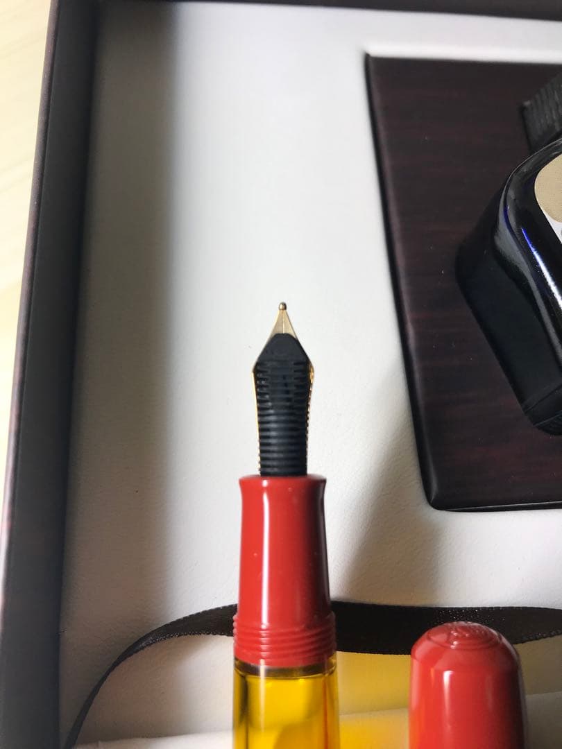 大特価‼︎【新品未使用】ペリカン 限定万年筆 M101N ブライトレッド