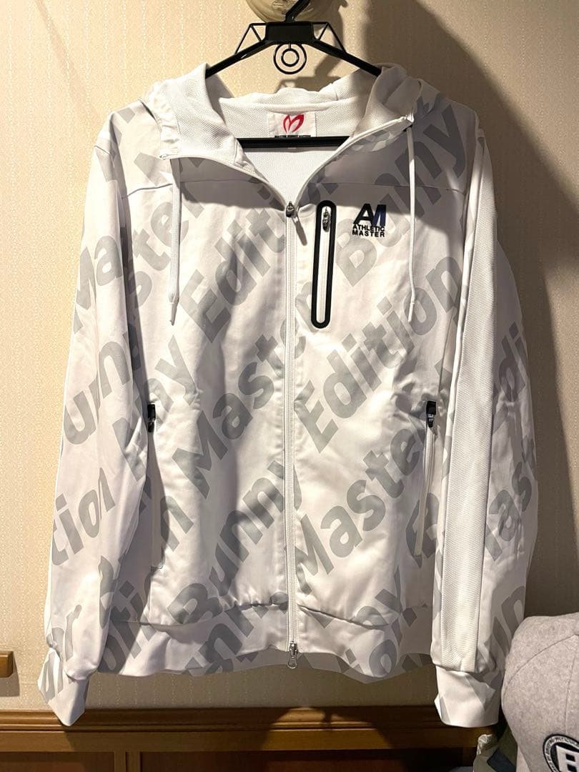 ホワイト フルジップ ジャケット MBE