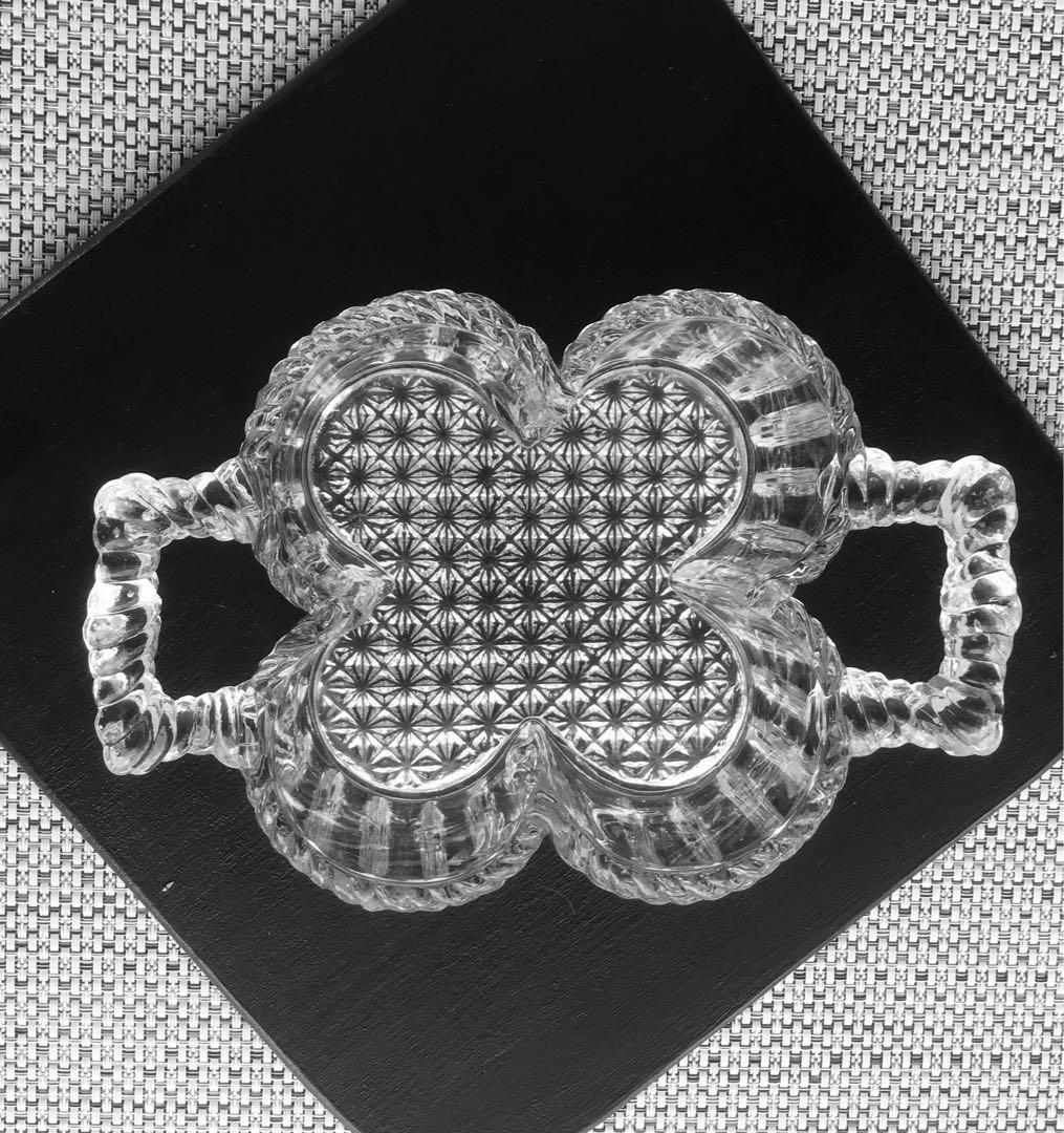 イギリスアンティーク、型押しガラスの変形鉢