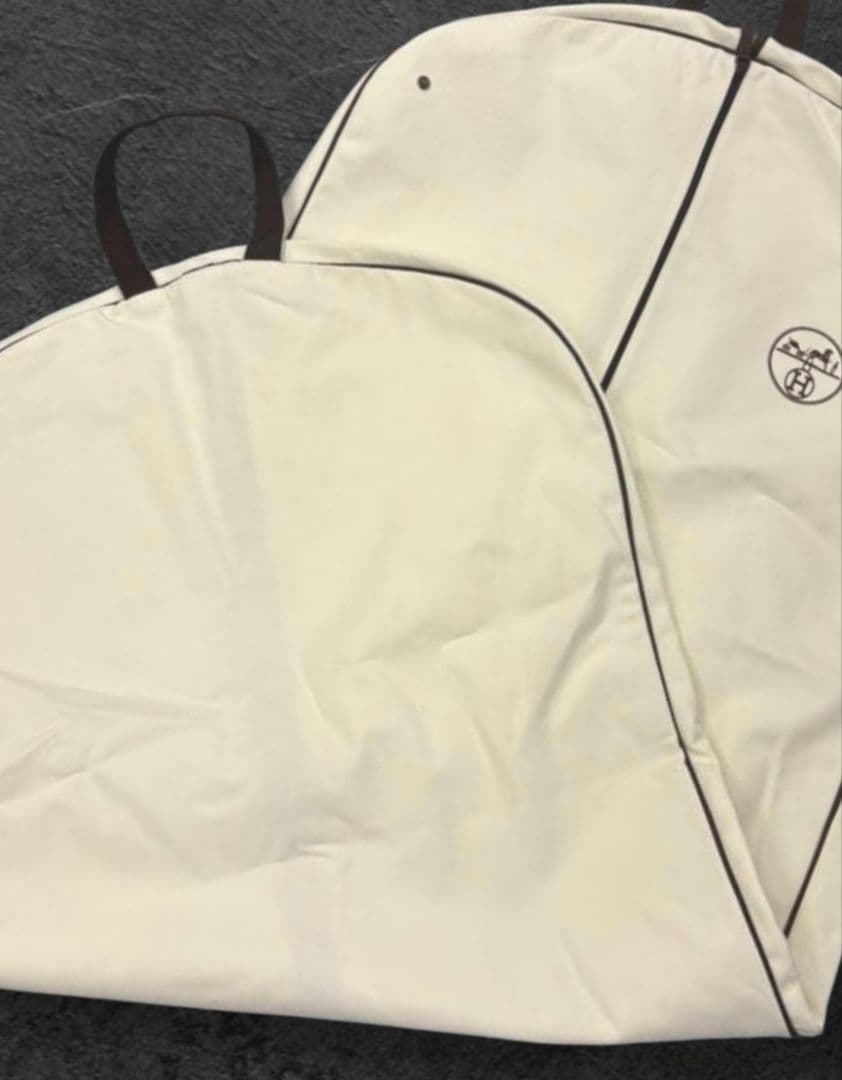 Hermès アイボリー ガーメントバッグ 洋服に付いてくる衣類ケース4枚美品