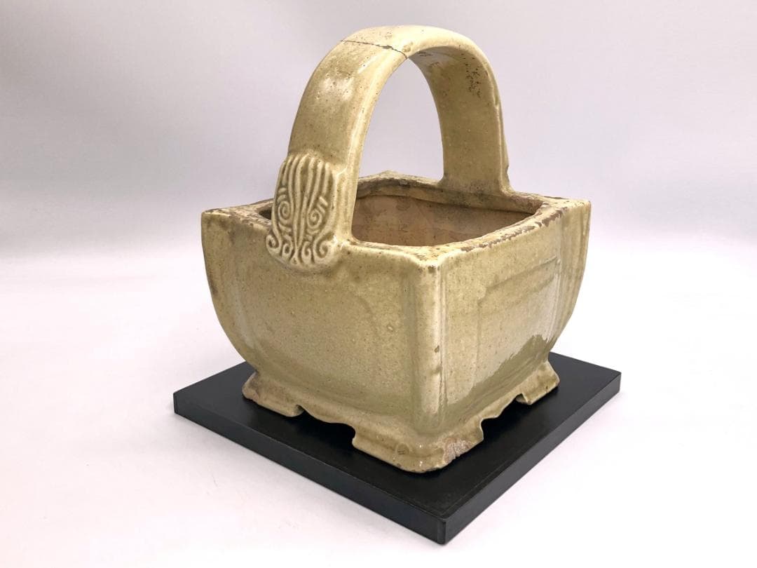 【 逆蕨手貼花文手炉 】 　ヘレニズム文化