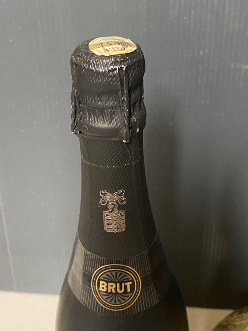 2本シャンパンとモーツァルト チョコレート