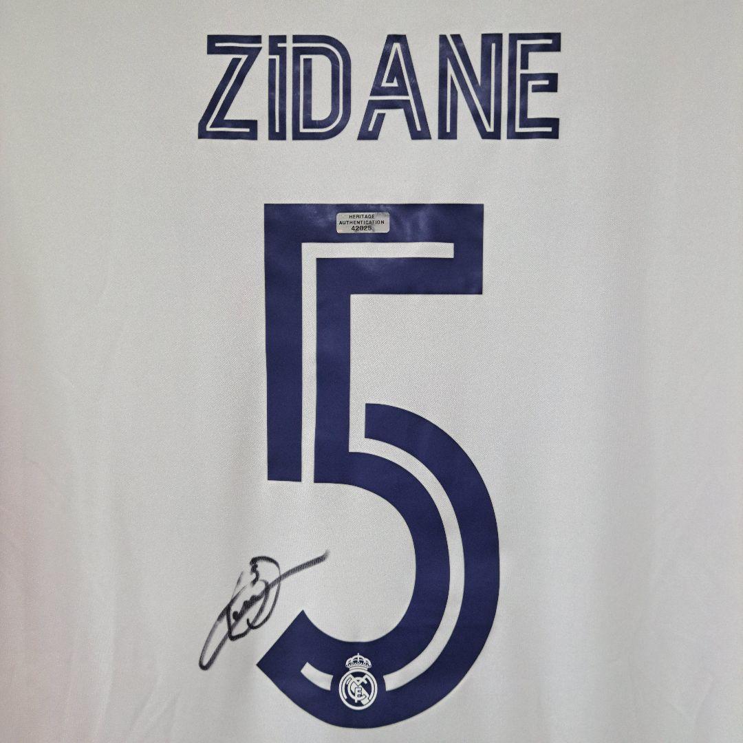 ジネディーヌ・ジダン　直筆サイン入り。レアル・マドリードユニフォーム　証明付き。