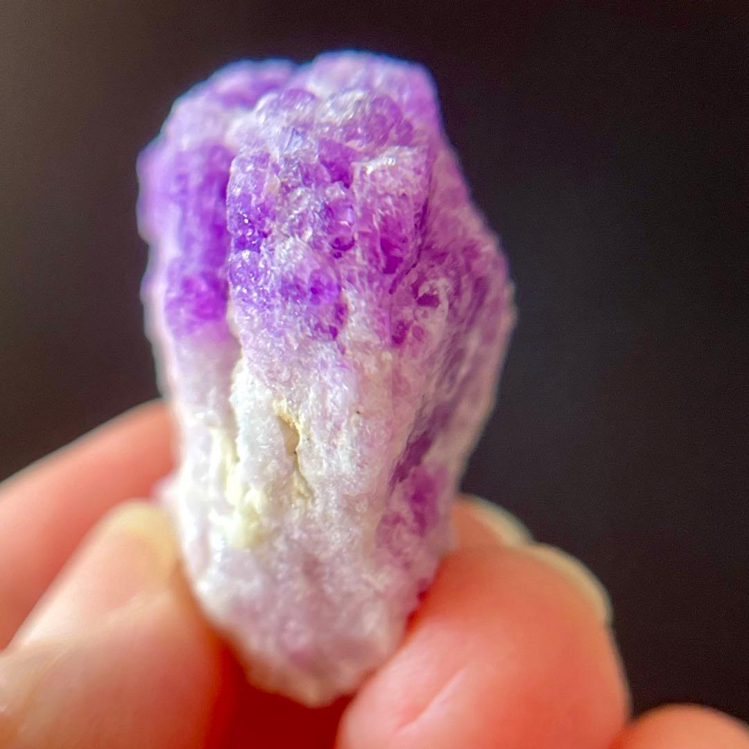 レア ハックマナイト 特大 105.45ct 未処理 蛍光 原石 天然石 鉱物