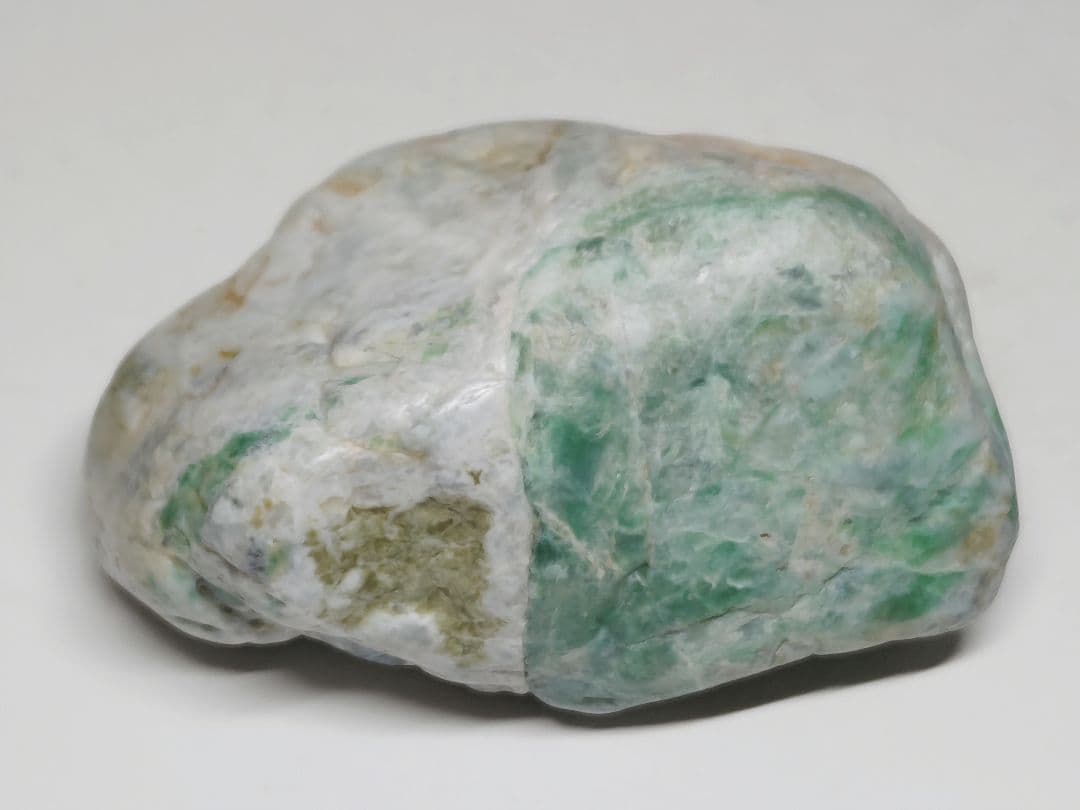 白灰緑 376g 翡翠 ヒスイ 原石 鑑賞石 自然石 誕生石 鉱物 鉱石 水石