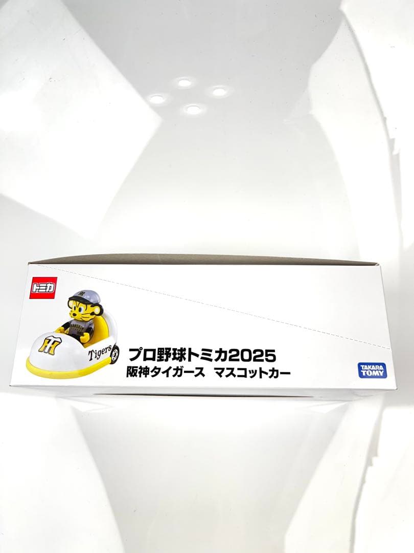 トミカ　広島カープ　野球　ミニカーセット 4個 ＋タイガースおまけ付き