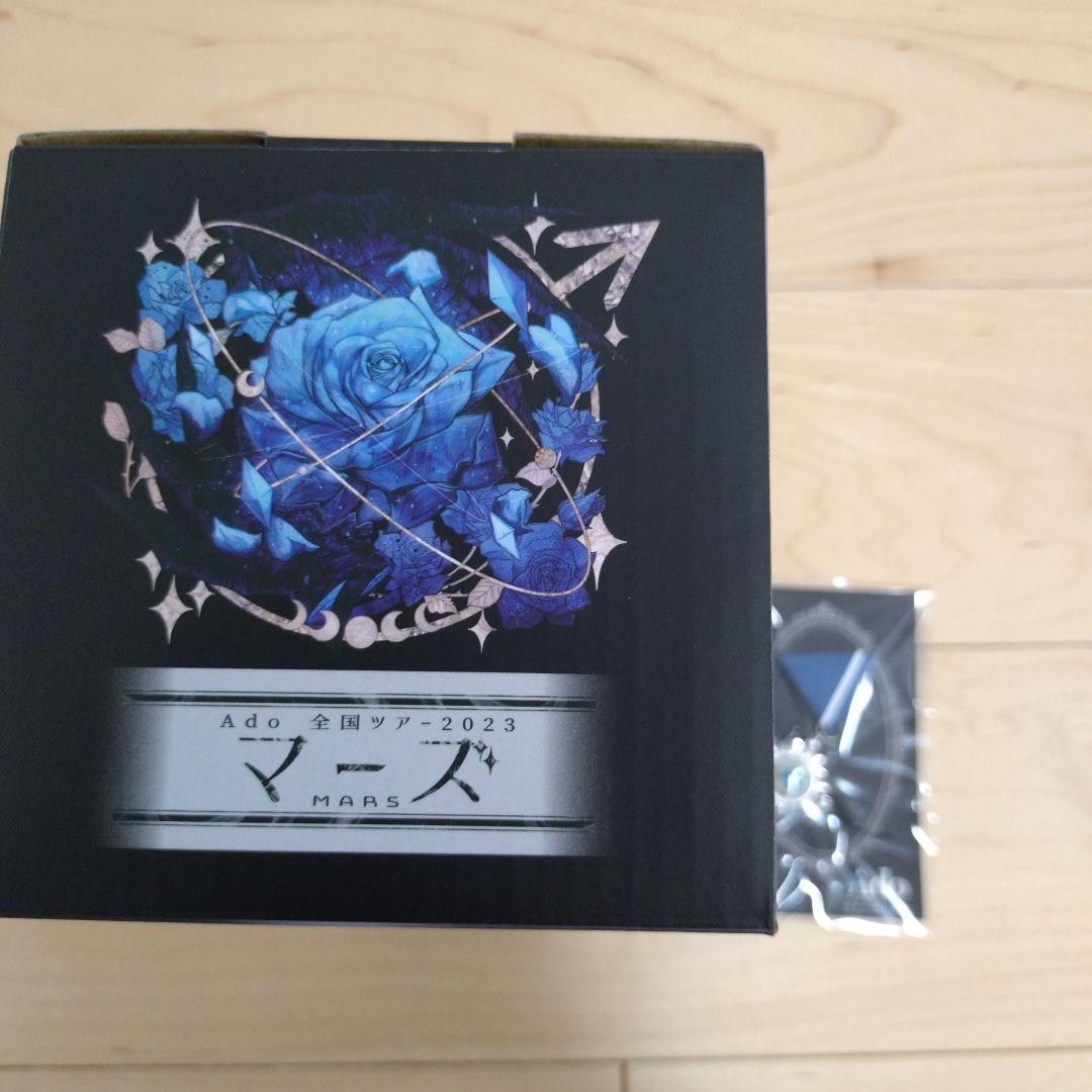 Ado ペンライトとVIP限定バッジセット