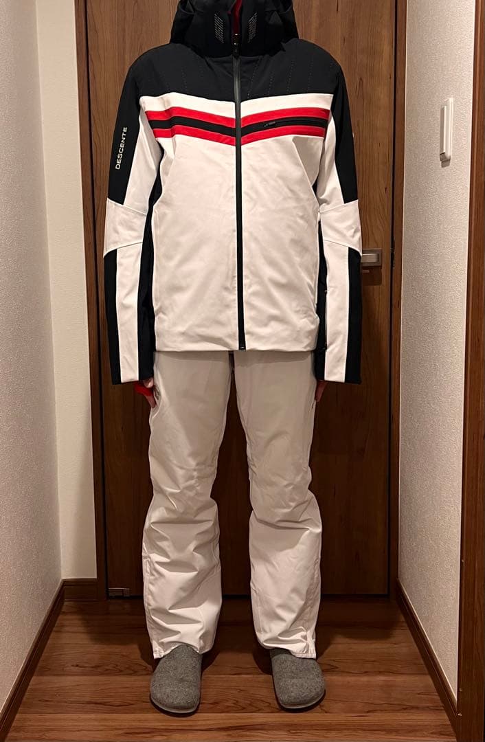 DESCENTE スキーウェア 上下女性用 ホワイト/ブラック/レッド　1回着用