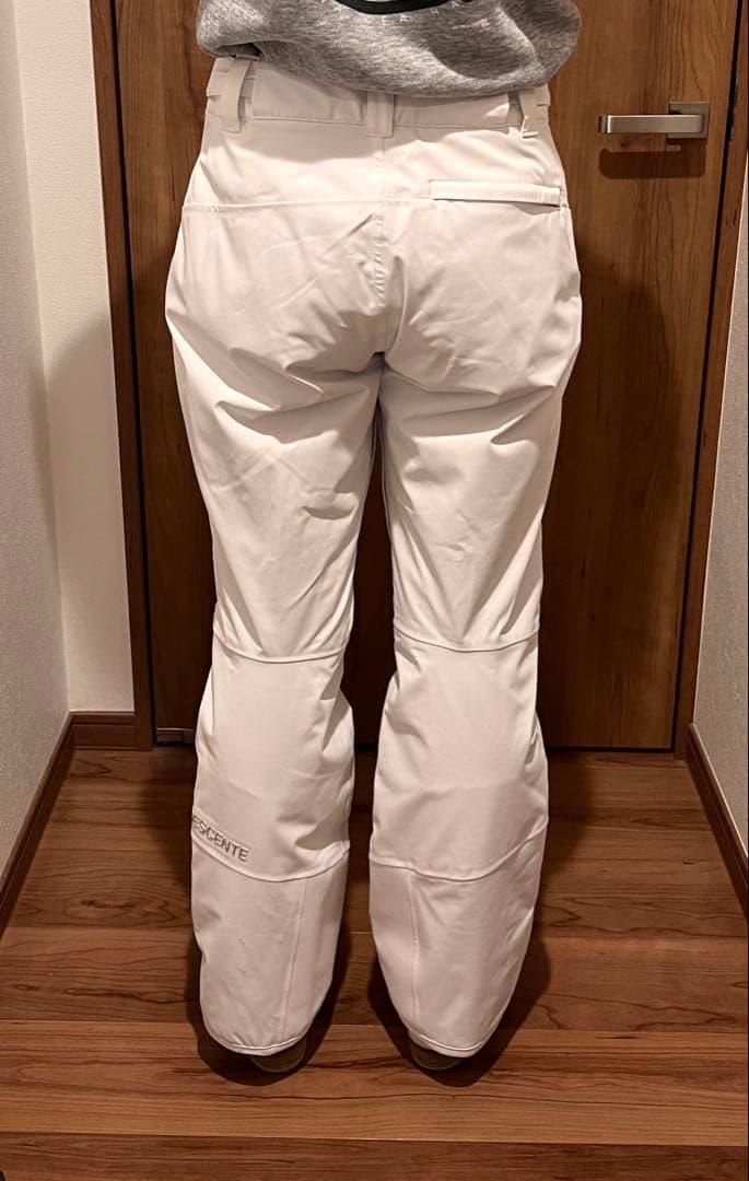 DESCENTE スキーウェア 上下女性用 ホワイト/ブラック/レッド　1回着用