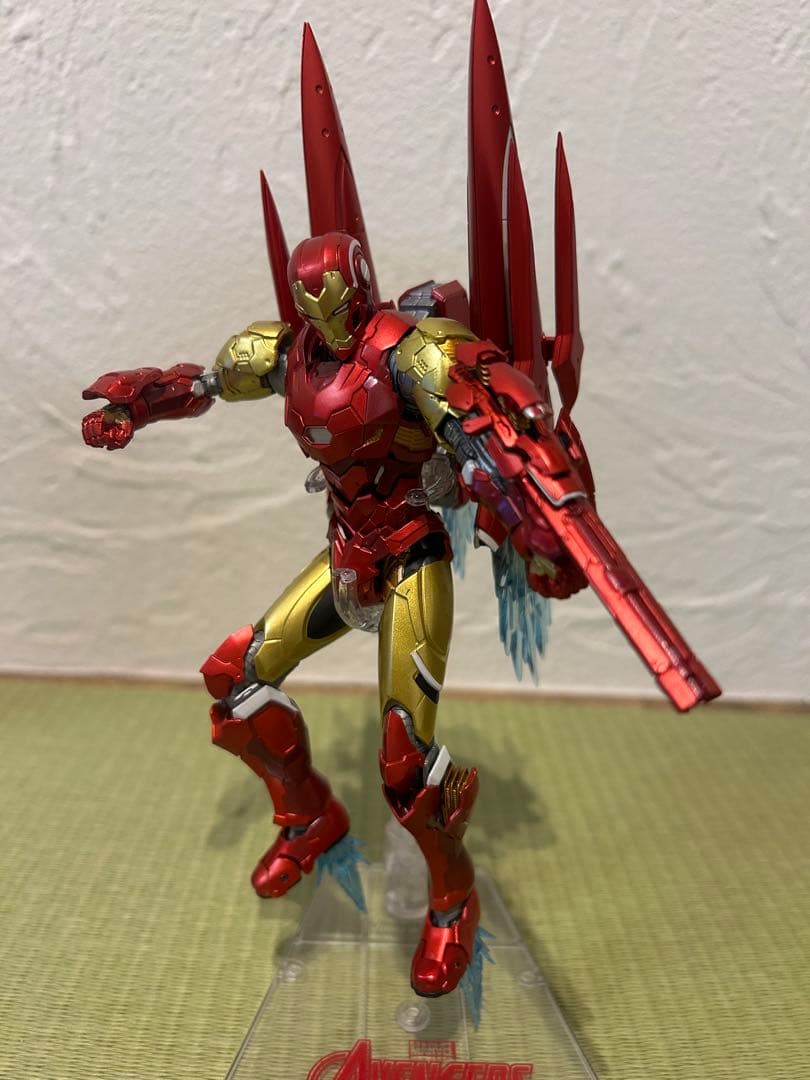 アイアンマン (テック オン アベンジャーズ) & ロゴディスプレイ 付き