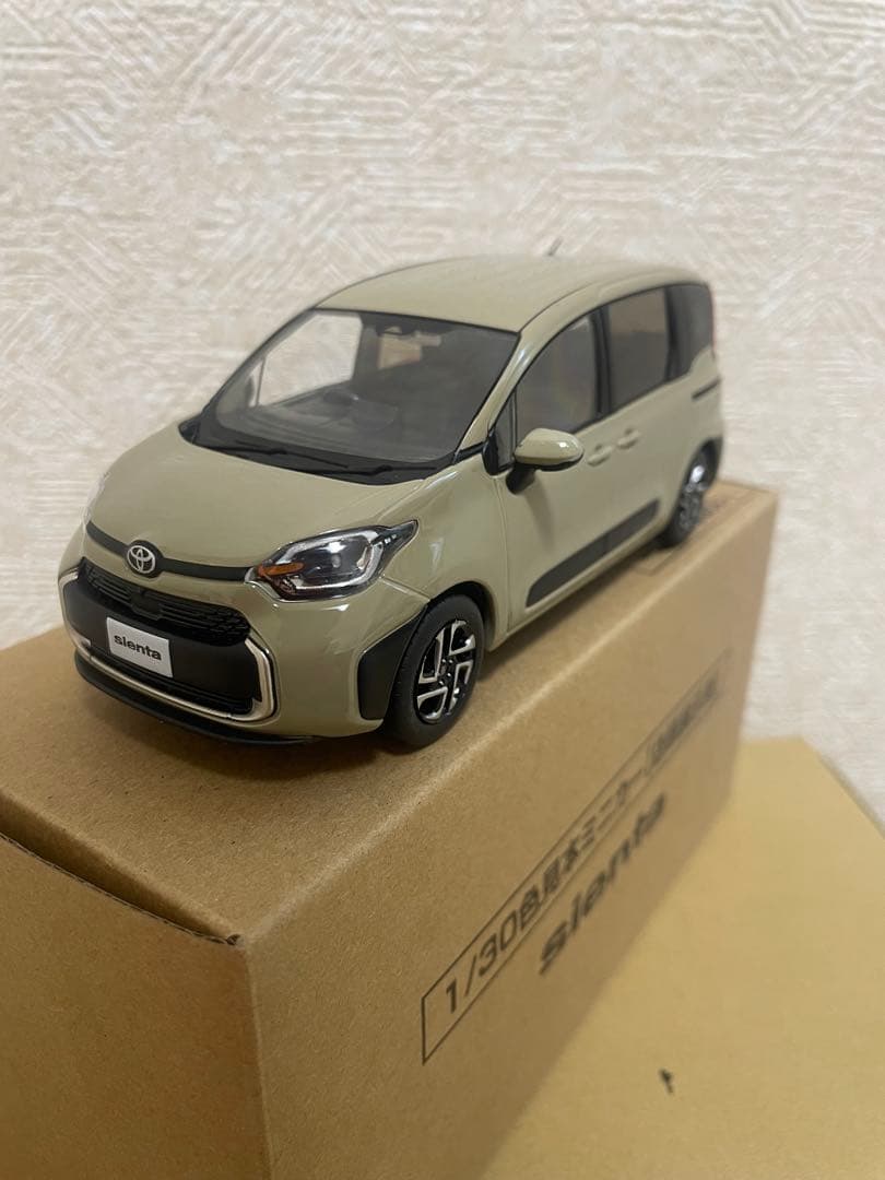 トヨタ シエンタ ミニカー ベージュ