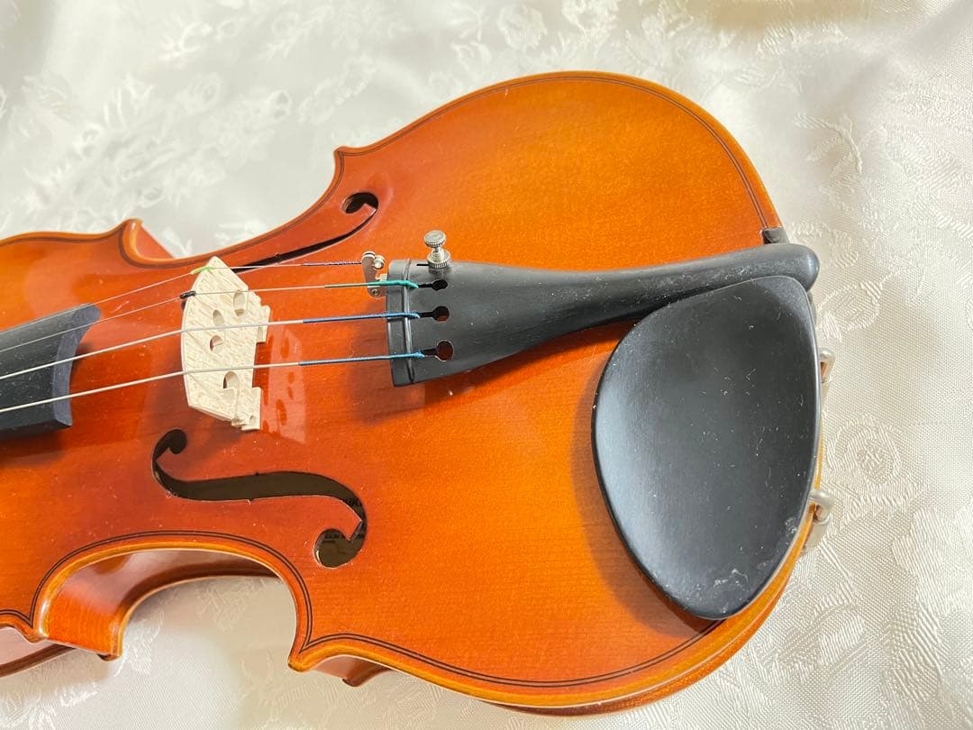 バイオリン　スズキ　SUZUKI 鈴木　楽器を守る丈夫なハードケース付き