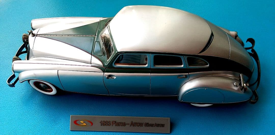 ミニカー 1/18 1933 Pierce-Arrow Silver Arrow