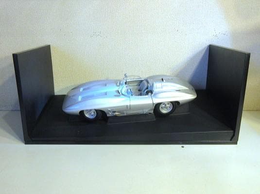 特価 AUTOart (1/18) コルベット Stingray Racer③