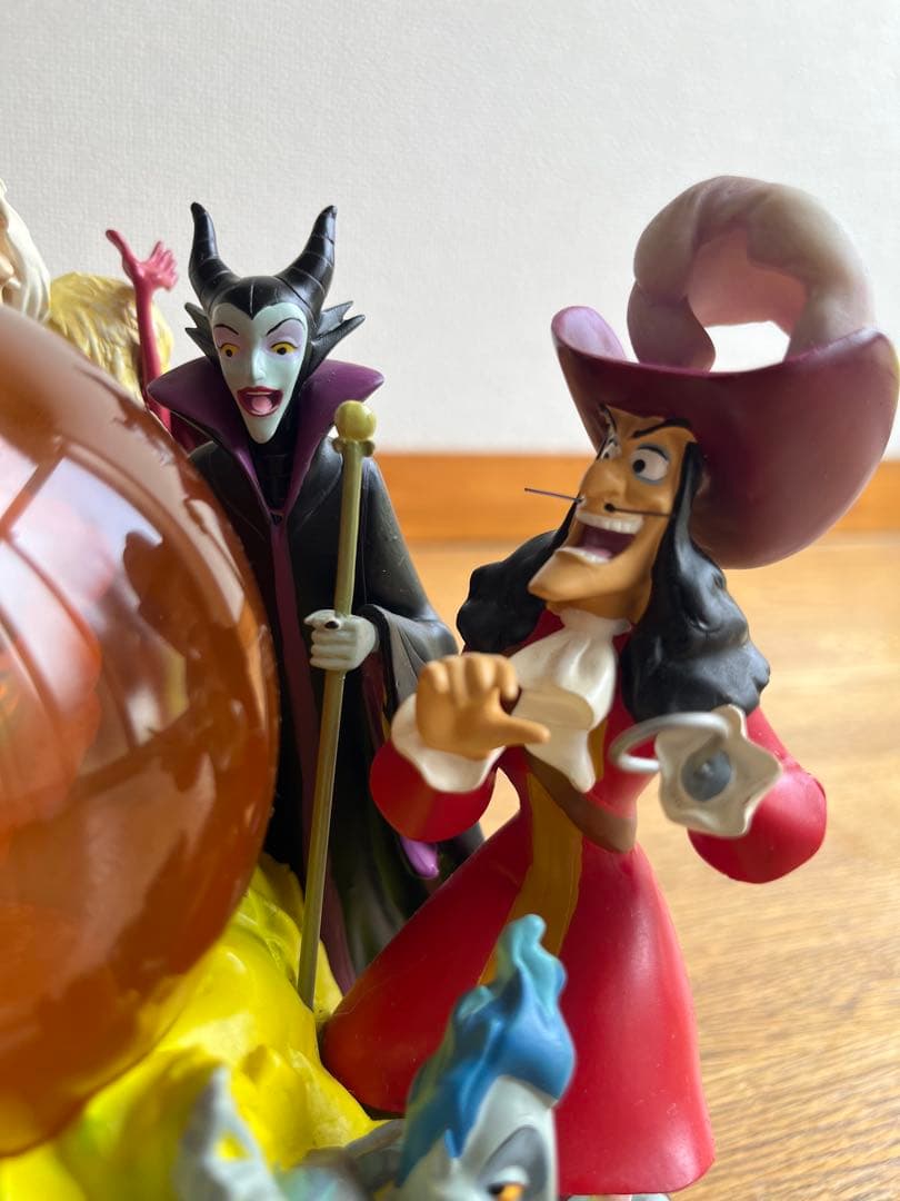 ディズニー ヴィランズのスノードーム